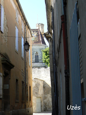 Uzes
